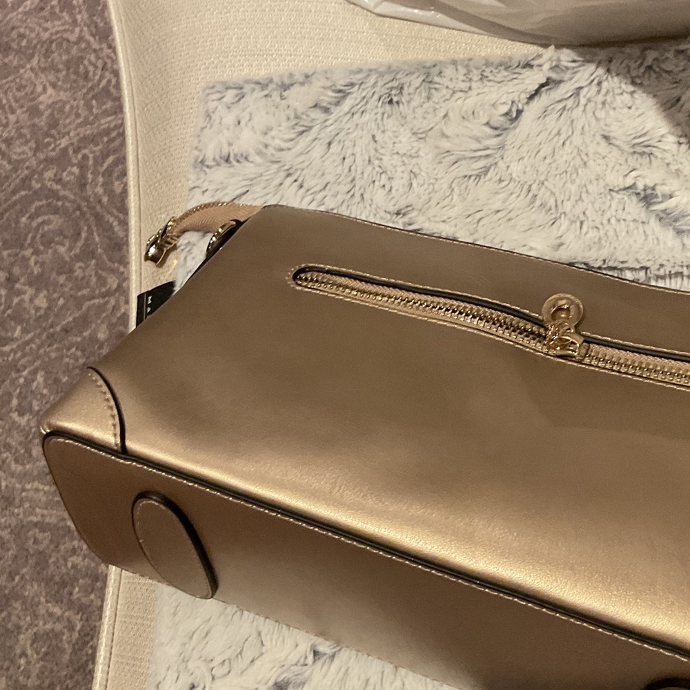 Chic Gold Crossbody Bag NWT - Picture 7 of 7